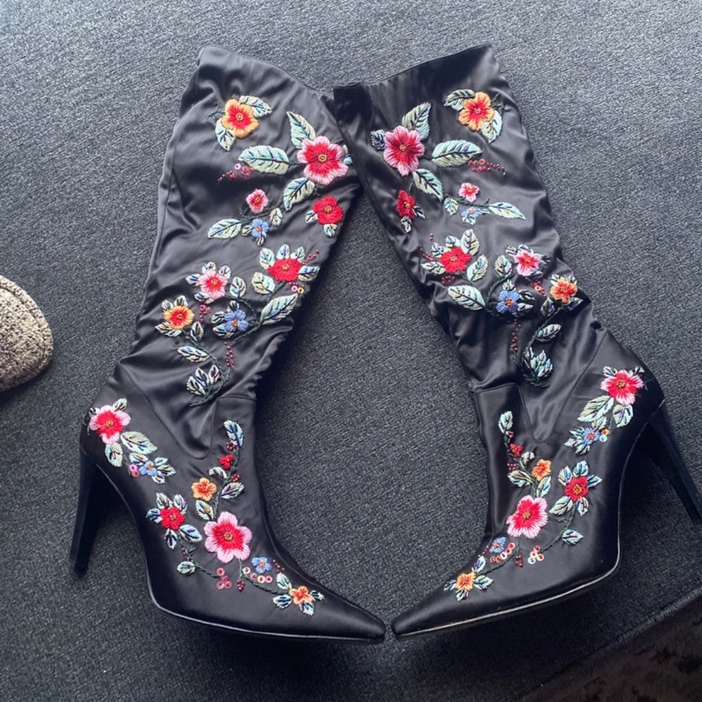 Embroidered boots, size 9.5